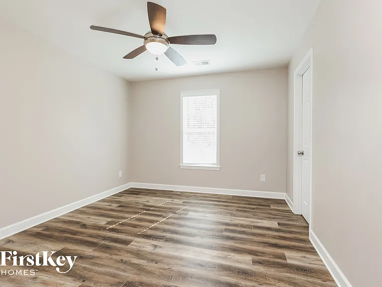 732 Ellie Dr — Photo 13