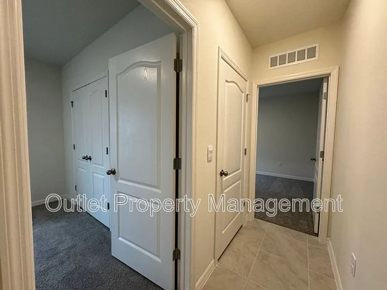 391 Pelham Park Dr — Photo 10