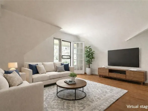 2816 210th Pl Floor 2, Bayside, NY 11360