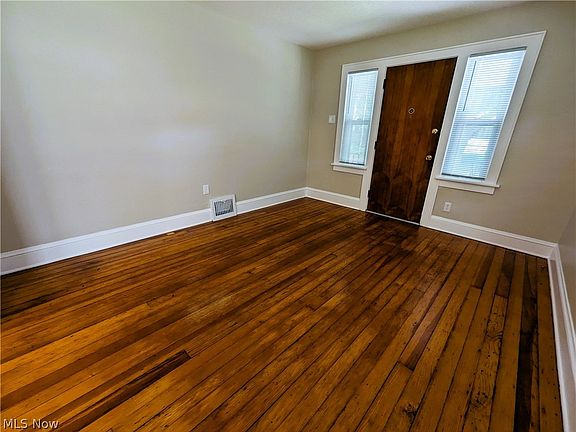 3rd image of 644 Sanford Ave