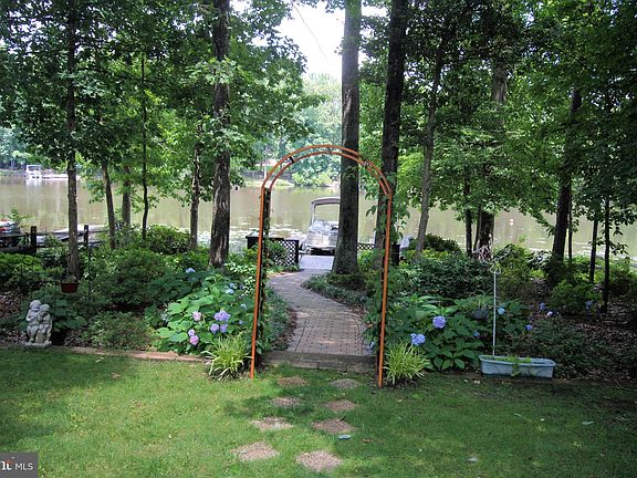 3rd image of 354 Lake Caroline Dr