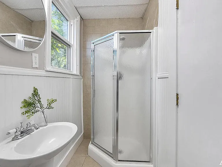 443 Hall St SE — Photo 9