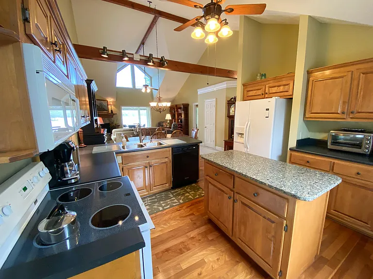 662 Waters Edge Cv — Photo 16