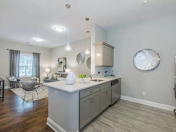 2nd image of 740 Park Ave #2BRFREE