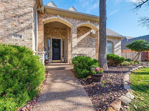 2nd image of 3604 Chateaux Ln