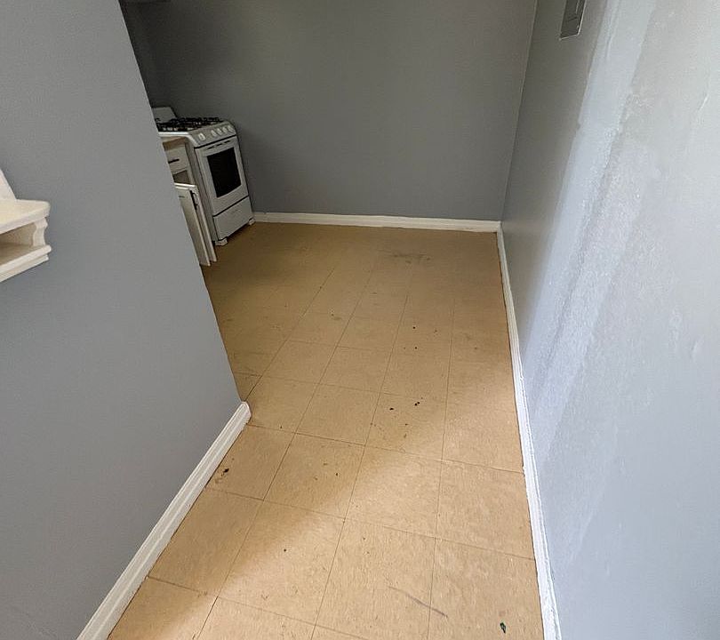 2nd image of 920 S Bryan St #11