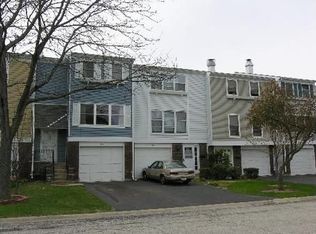 934 Banbury Ct, Schaumburg, IL 60194