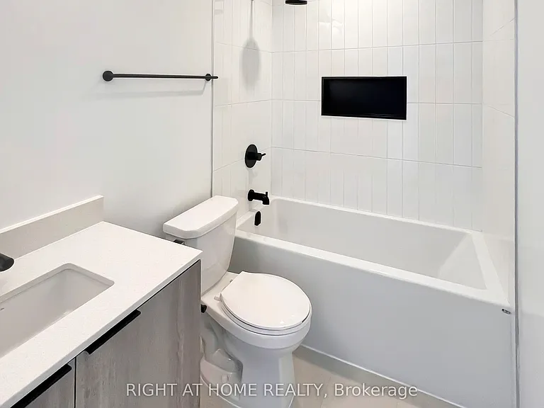 2495 Eglinton Ave W #809 — Photo 8