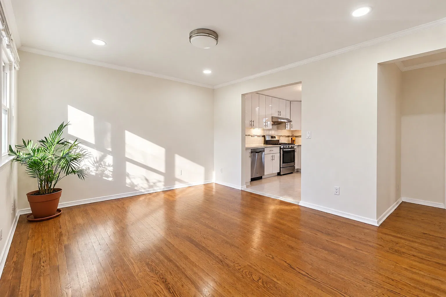 3 bed, 1667 sqft, $4,700 — Photo 3