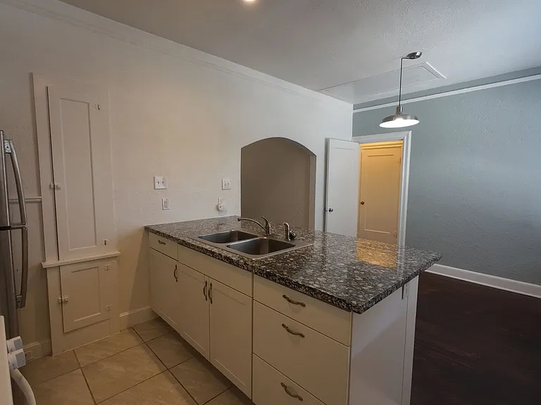 703 W French Pl — Photo 6