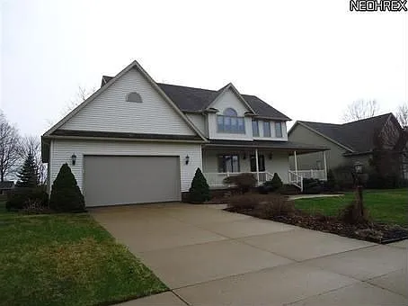 614 Hawthorn Dr photo 1