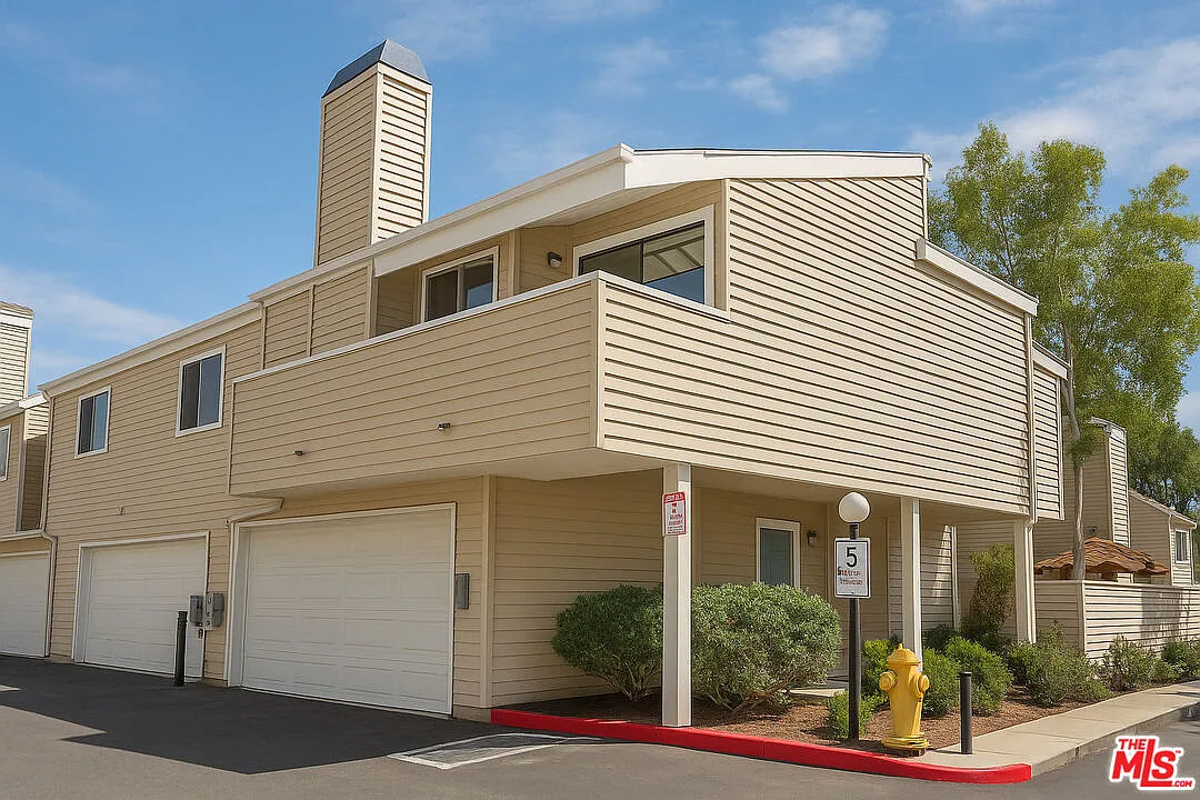 2 bed, 2.0 bath, 975 sqft, $2,750 — Photo 1