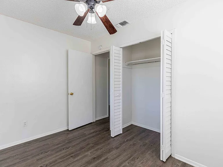 4910 Tennyson Dr — Photo 15
