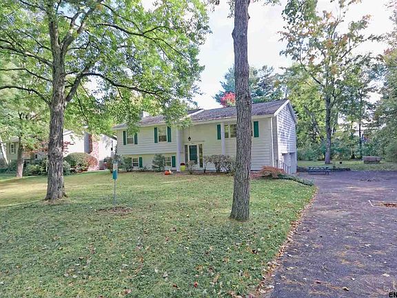 5th image of 924 Northumberland Dr