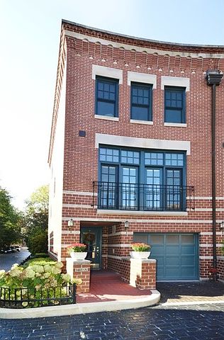 1st image of 1412 W Wrightwood Ave APT A