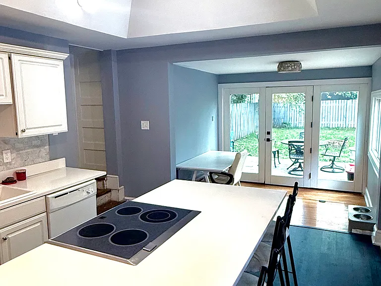 613 Lathrop St — Photo 12