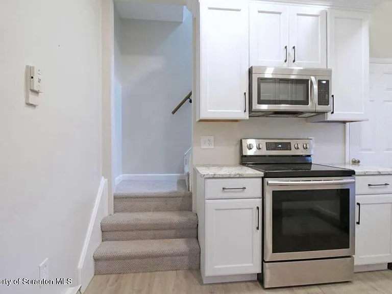 277 Riverside Dr #C — Photo 6