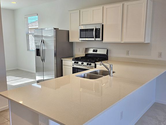 3rd image of 3206 E Baler Dr