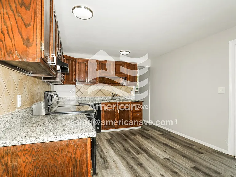 1793906_005_kitchen_5.jpg