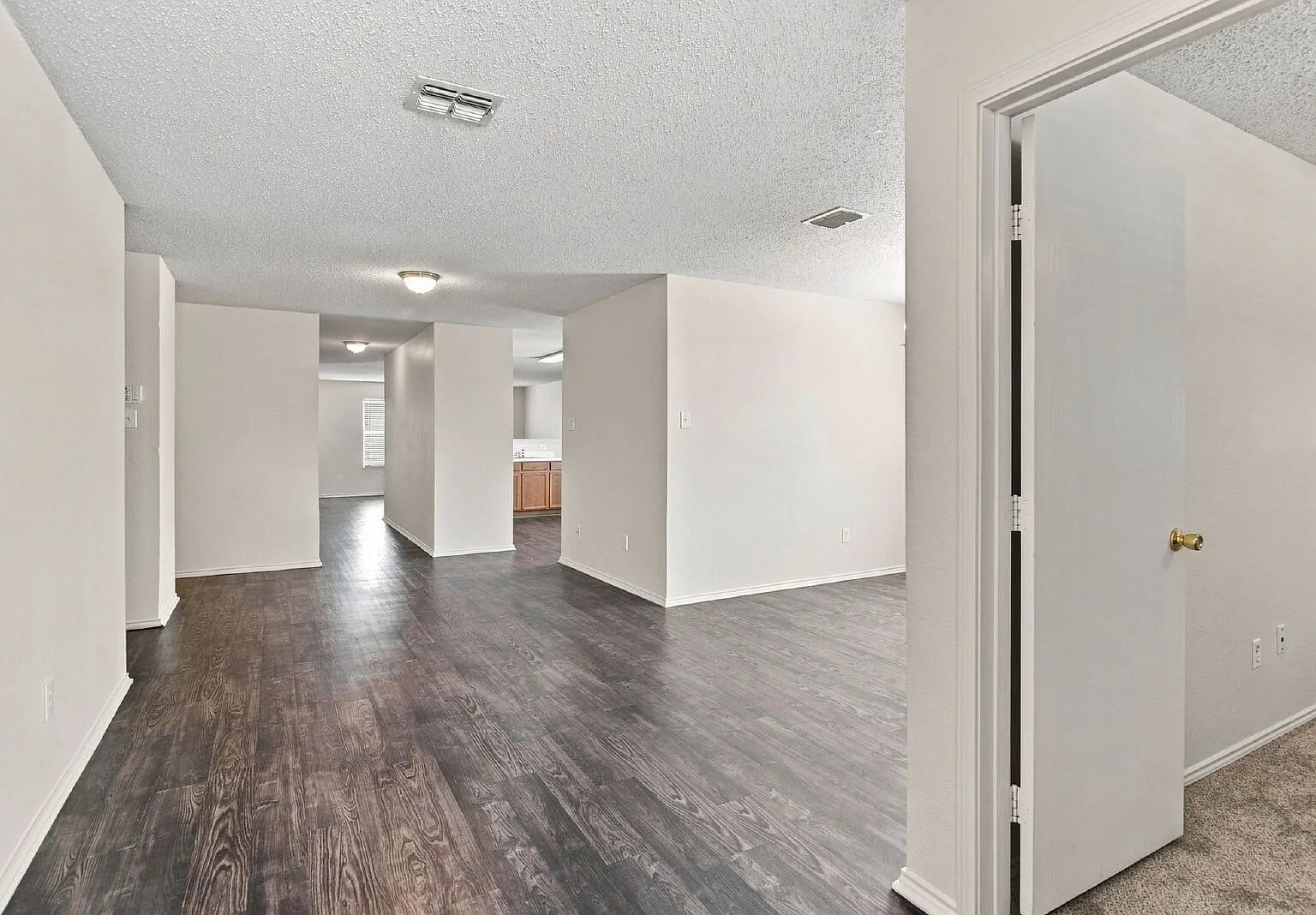 4 bed, 2.0 bath, 1983 sqft, $1,895 — Photo 4