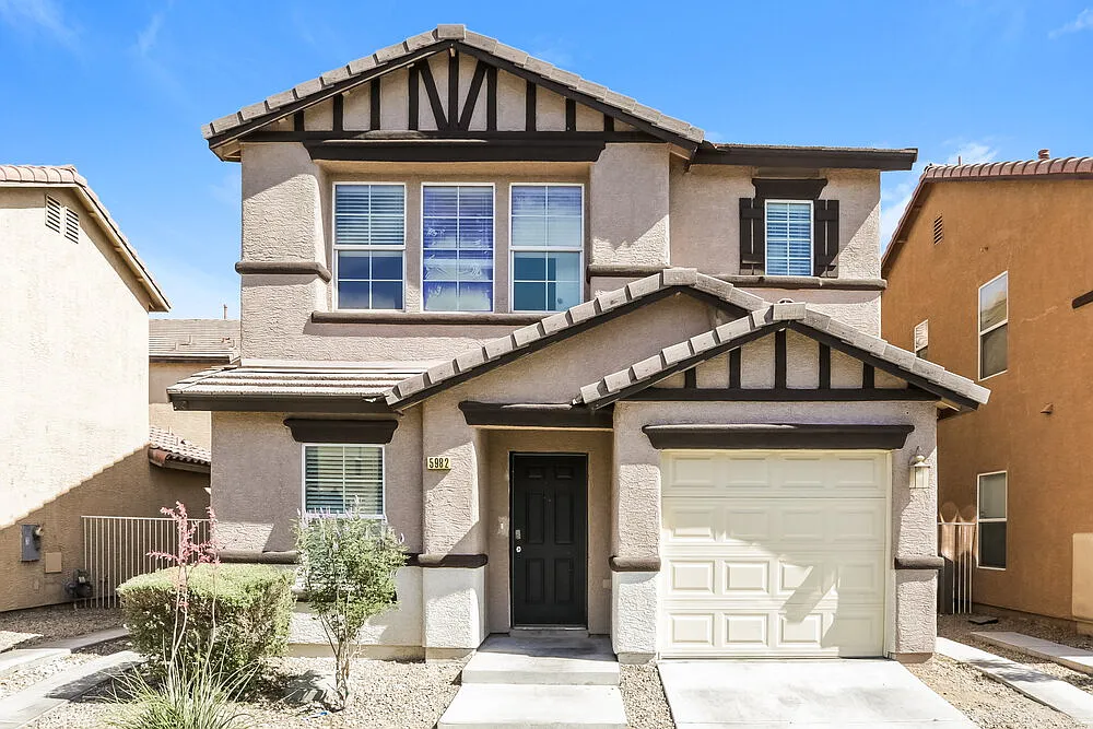 3 bed, 2.5 bath, 1337 sqft, $1,770 — Photo 1