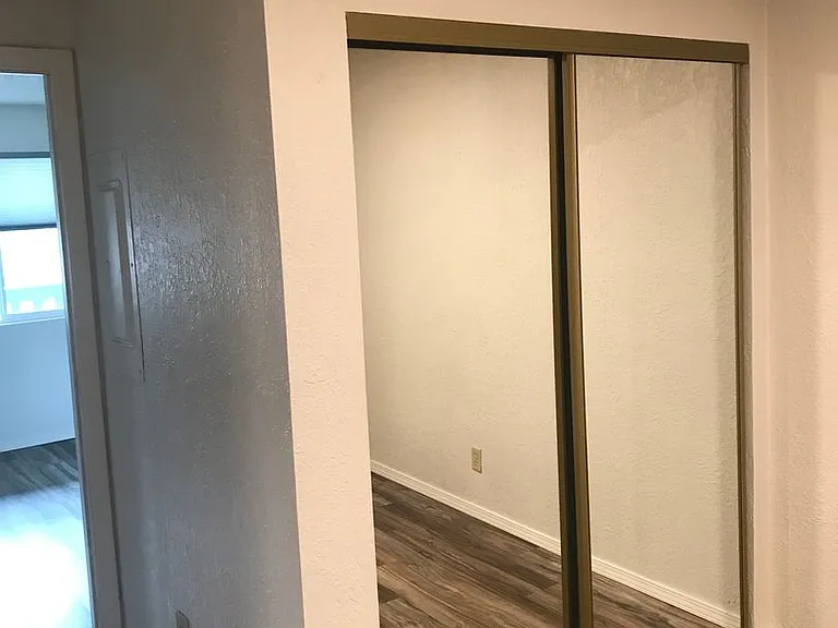 335 SW 4th St — Photo 5