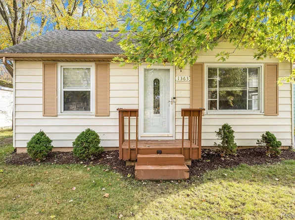 1363 Audrey St, Burton, MI 48509