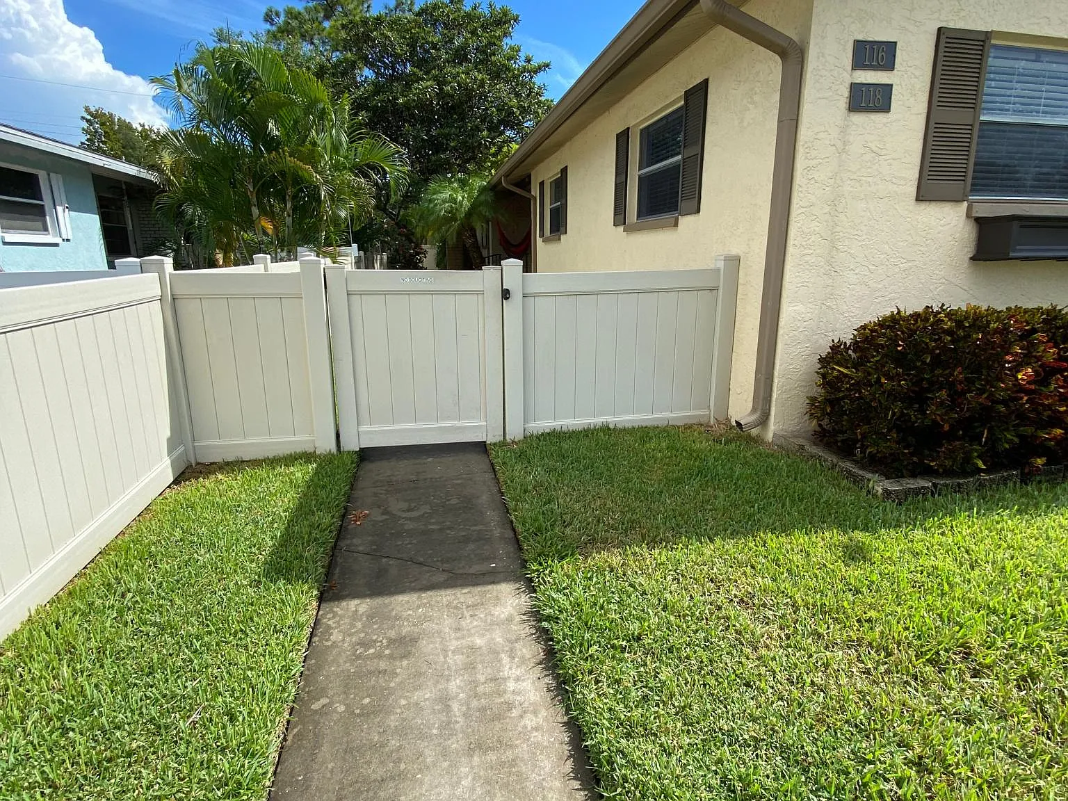 116 NE Jefferson Cir N — Photo 3