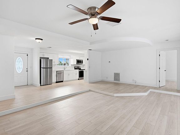 5th image of 898 SW 10th Avenue