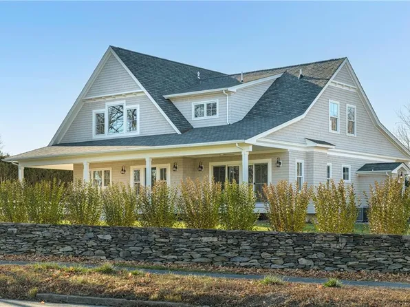 5 Maple Shade Ct, Bristol, RI 02809