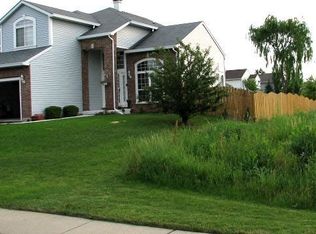992 S Castlewood Ln, Bartlett, IL 60103