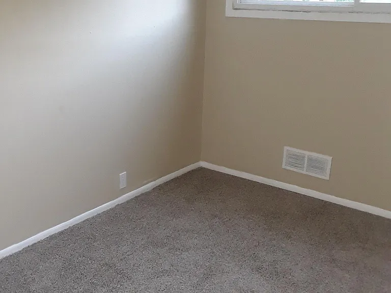 10923 Ewing Ave — Photo 6