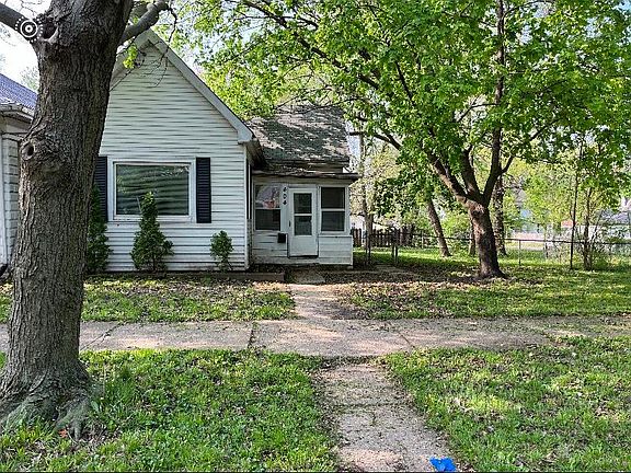 2nd image of 404 E Arcadia Ave