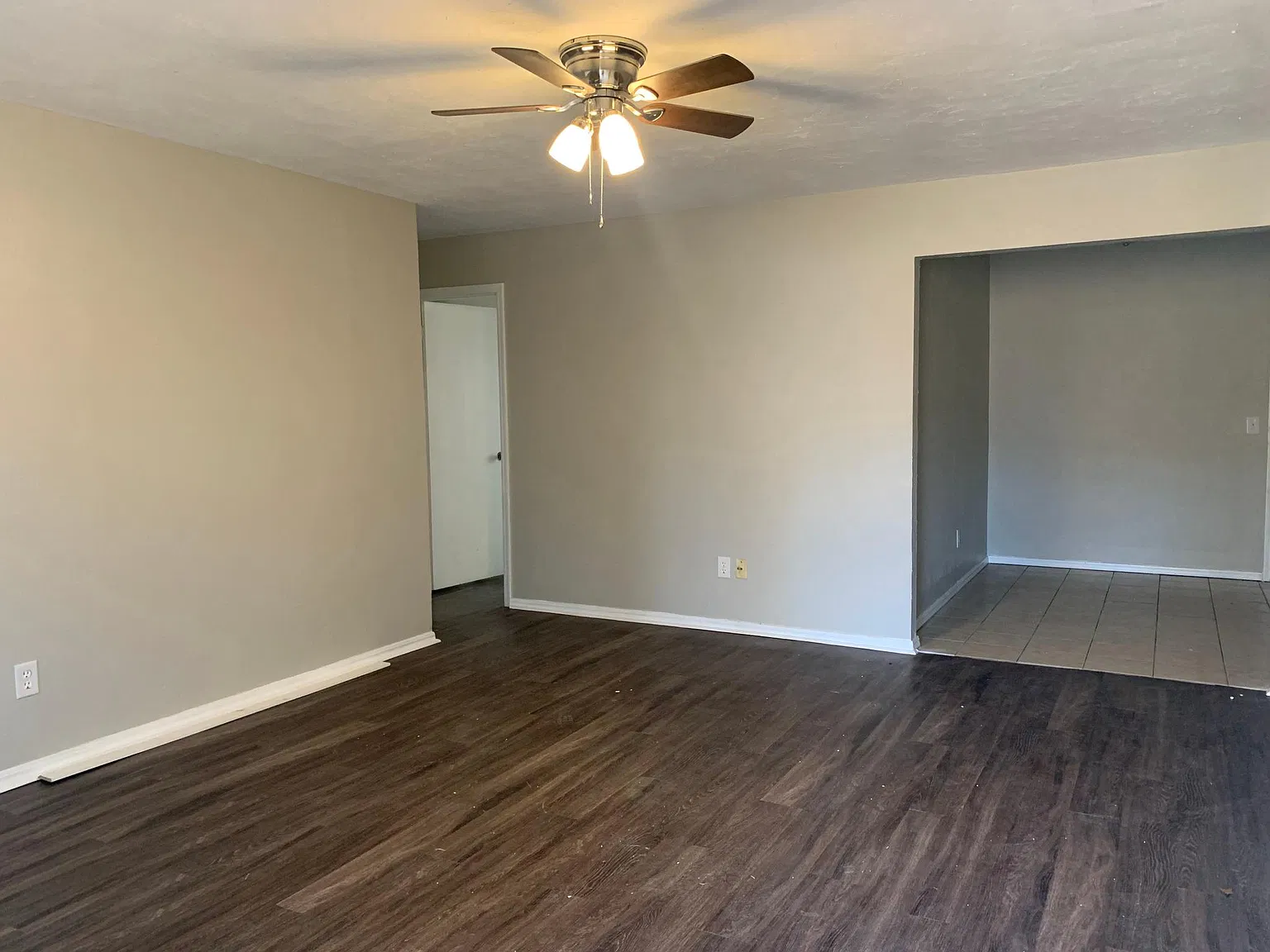 2621 W Orbit Dr — Photo 3
