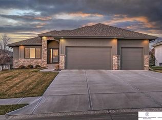 19266 Ruggles Cir, Elkhorn, NE 68022