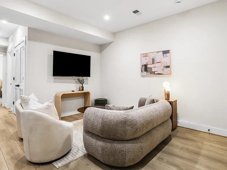 2735 Connecticut Ave NW #5 — Photo 4
