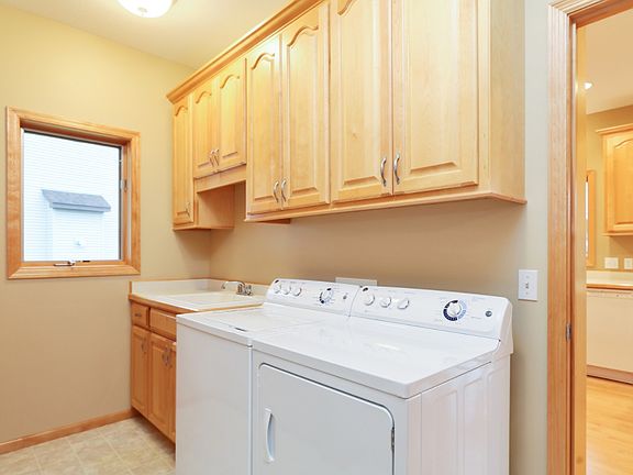 Garage Entry - Mud Room