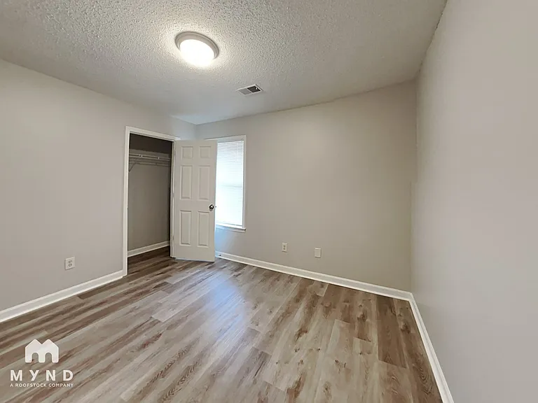 464 Windridge Point — Photo 16