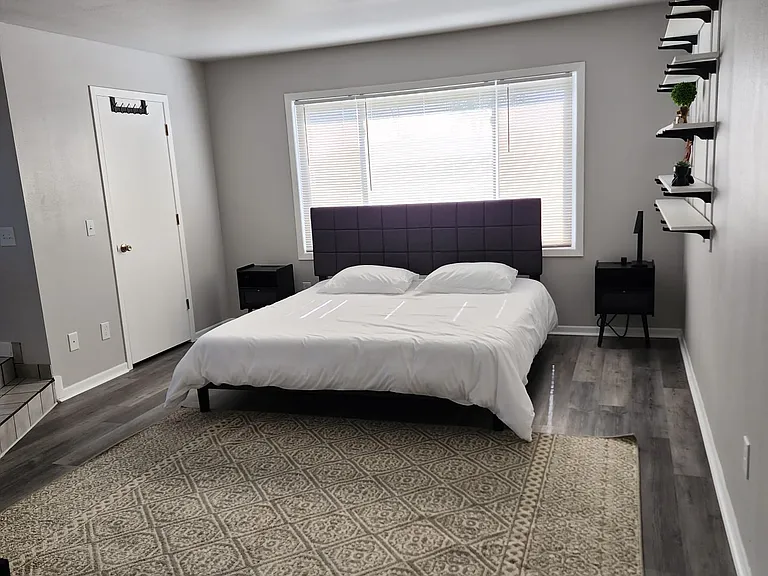 2084 Lake Shore Rd — Photo 8