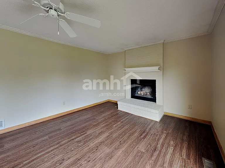 7624 Harbour Town Dr — Photo 8