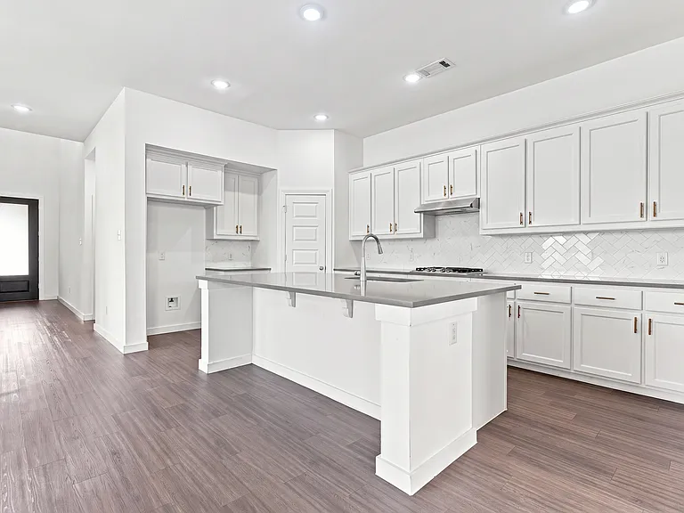 2408 Doncaster Dr — Photo 14