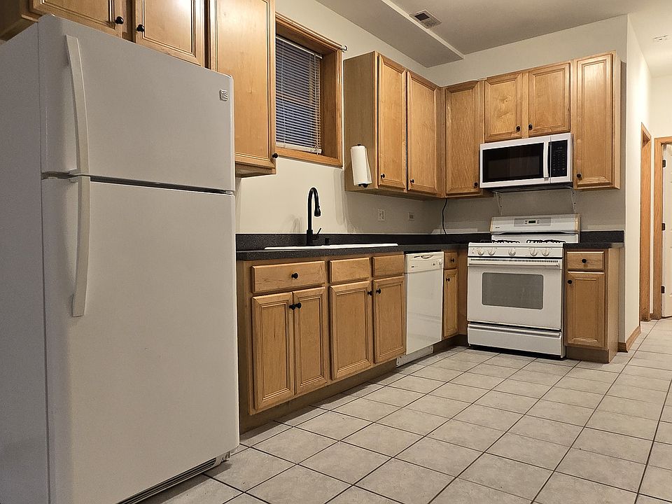 1st image of 1527 W Walton St #G