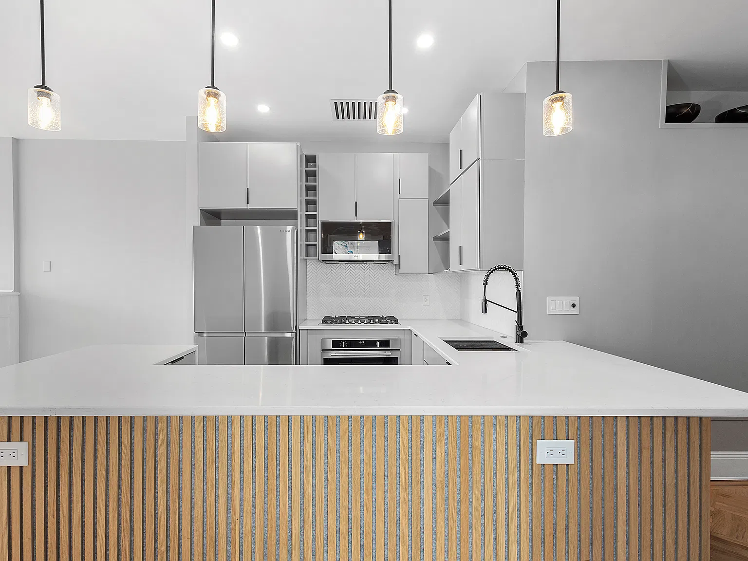 23 Saint John's Place — Photo 3