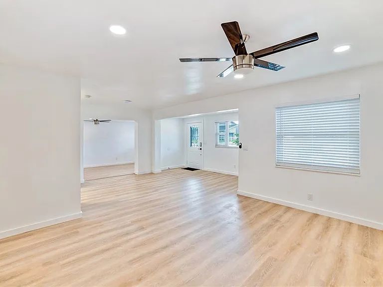4413 W Rogers Ave — Photo 5