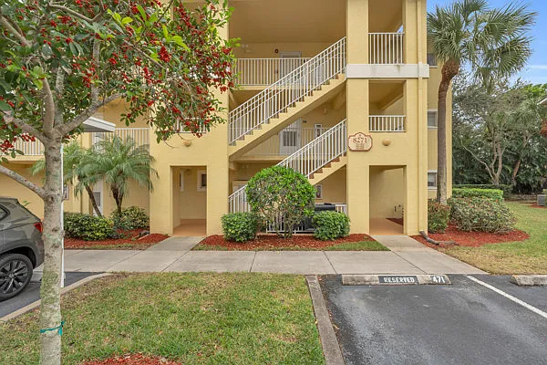 8271 Key Royal Cir #932 — Photo 2