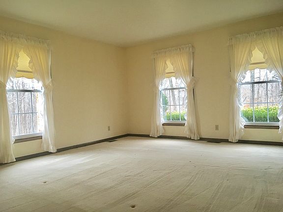 3rd image of 235 Hillcrest Dr