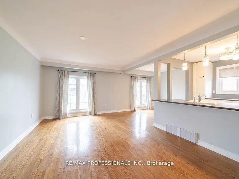 13 Baraniuk St #UPPER — Photo 5