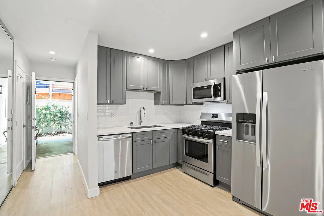 3314 S Mentone Ave — Photo 3