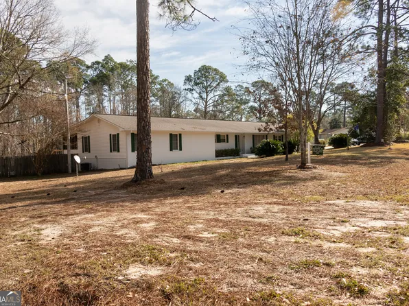 614 N Victory Dr, Lyons, GA 30436