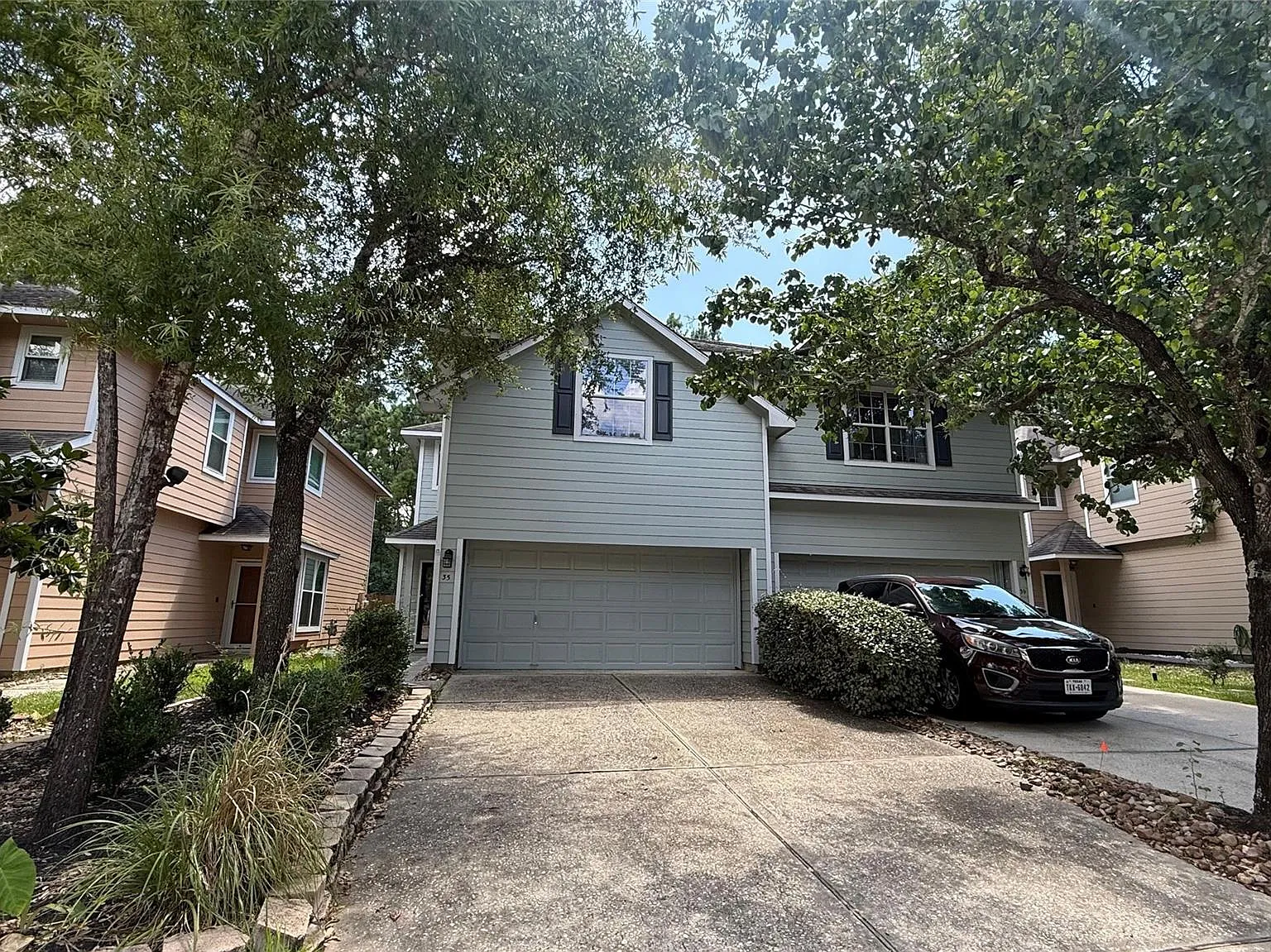 3 bed, 2.5 bath, 1685 sqft, $2,100 — Photo 2